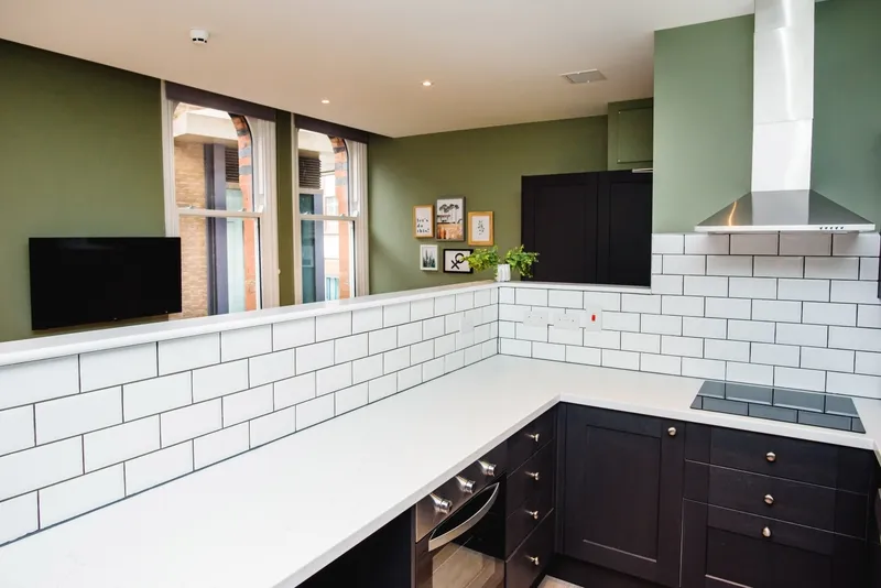 Flat A, 25 Lister Gate - Luxury 5 Bed City Centre Apartment - Thumbnail 12